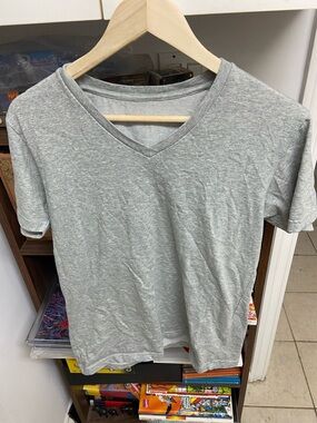 Uniqlo Light Gray V-Neck Tee